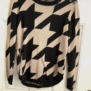 Belle Light sweater black and tan Size Large